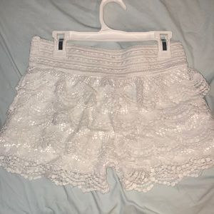 WHITE LACE SHORTS